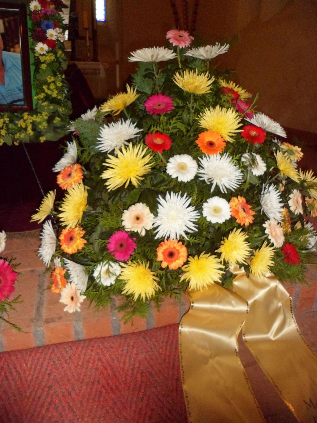 Trauerfloristik mit Seidenschleife