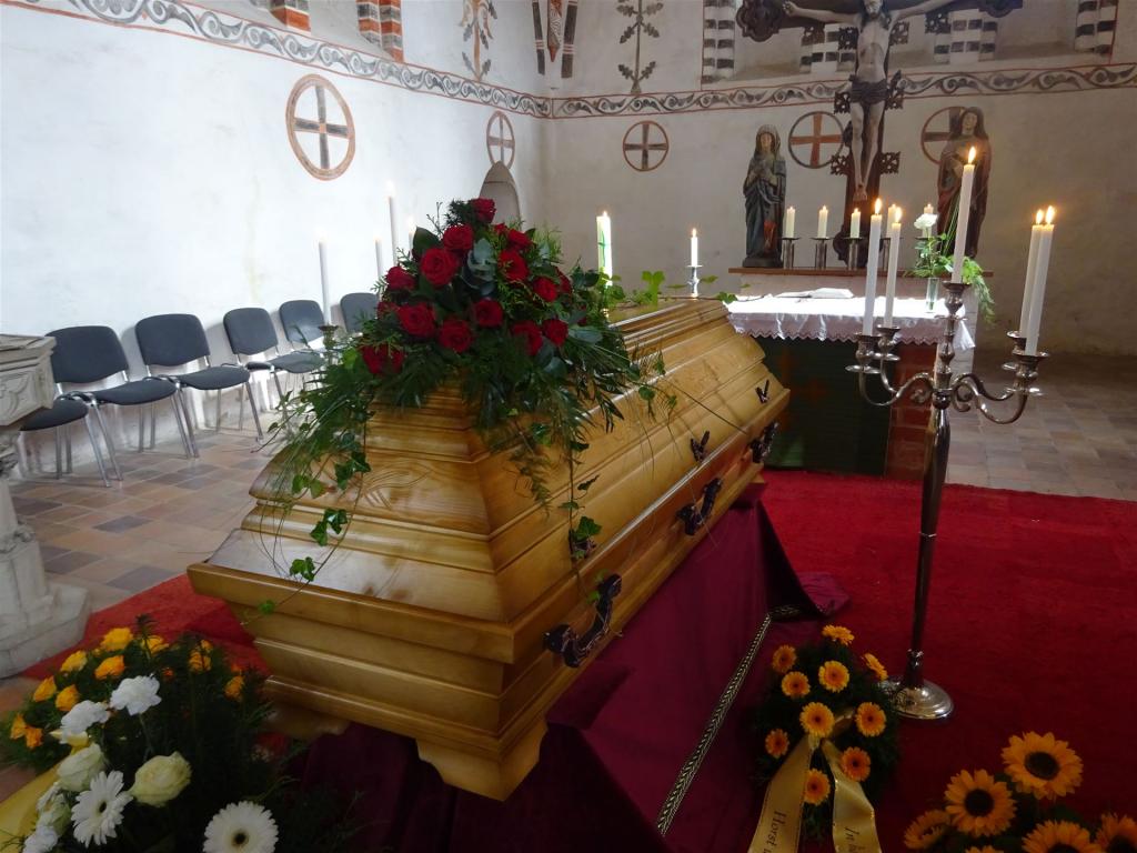 Trauerfloristik auf Sarg